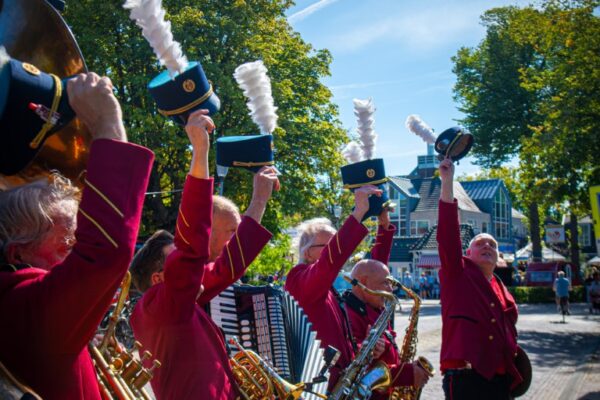 bergenlive-2025-zaterdagmiddag-straattheater-en-talent-on-stage-008