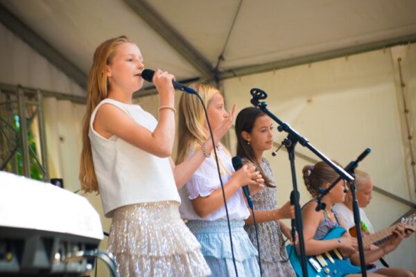 bergenlive-2025-zaterdagmiddag-straattheater-en-talent-on-stage-012
