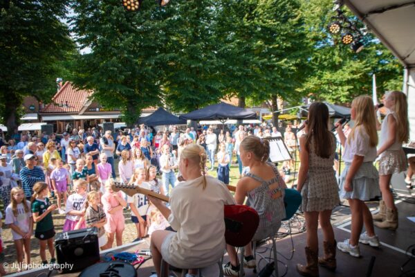 bergenlive-2025-zaterdagmiddag-straattheater-en-talent-on-stage-013