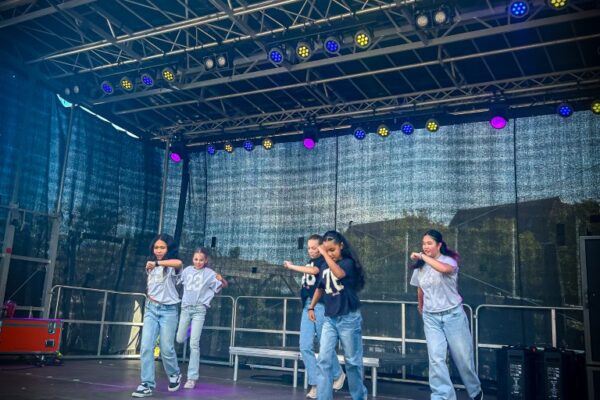 bergenlive-2025-zaterdagmiddag-straattheater-en-talent-on-stage-027